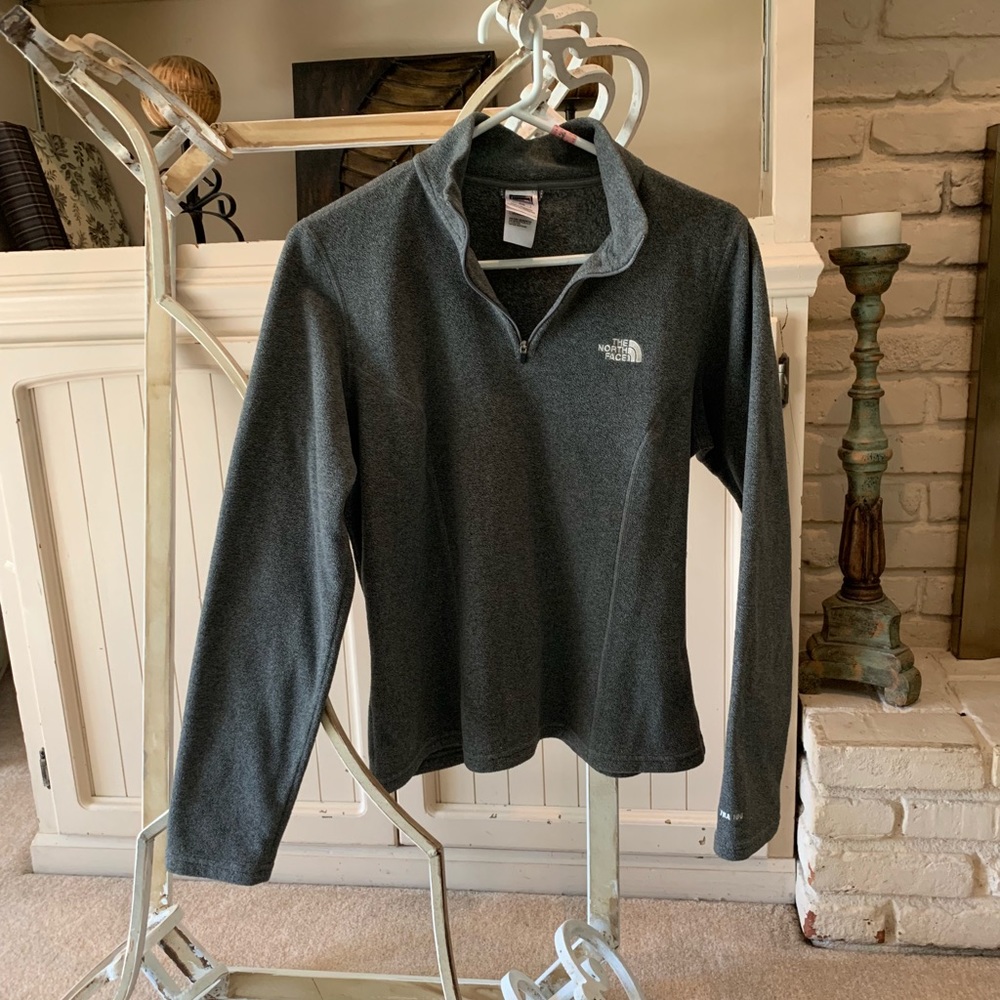 Women’s NorthFace fleece pullover